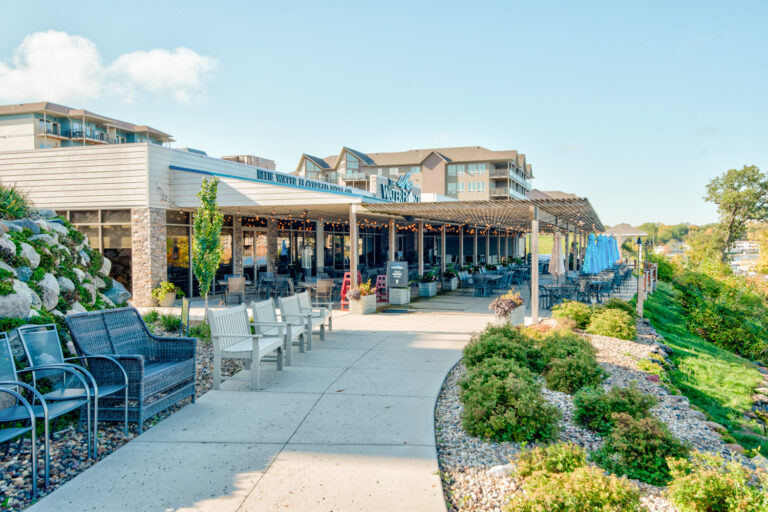 Enjoy your favorite cuts of steak, fresh seafood, crêpes, signature burgers, and flatbread pizzas with a gorgeous view of Lake Okoboji at Waterfront Grille.